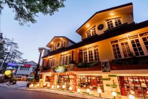 Hotel Willow Banks on Mall Road Shimla with scenic luxury rooms